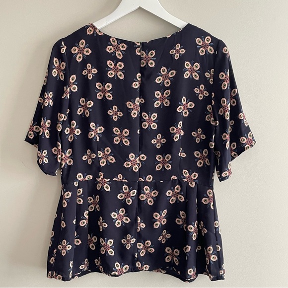COLLECTIVE CONCEPTS Floral Print Peplum Top - Navy Large Petite - Picture 5 of 7